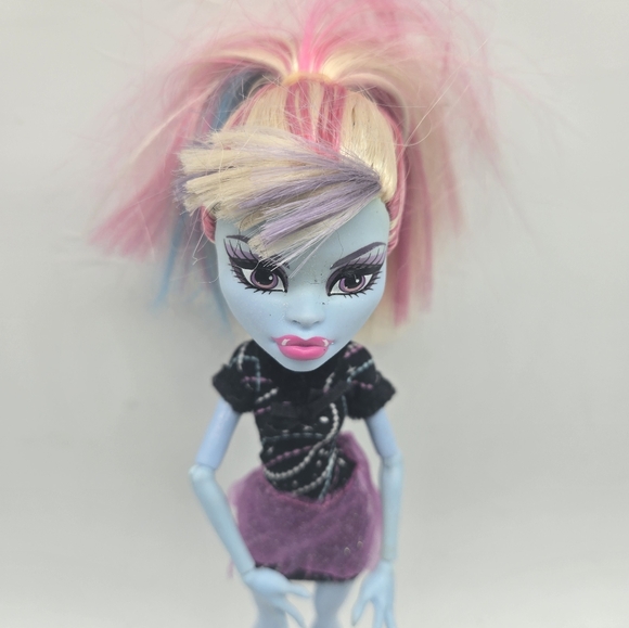 Monster High Abbey Bominable Doll - Picture 2 of 4